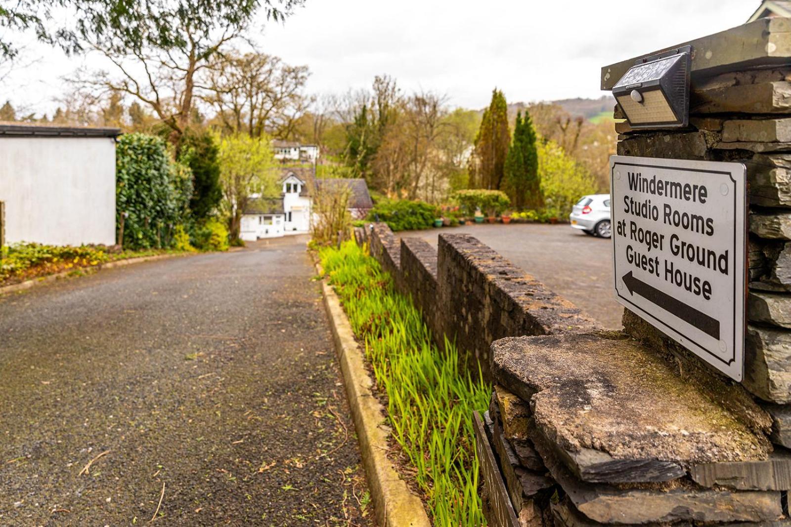 Roger Ground Guest House - With Onsite Car Parking Windermere Exterior foto